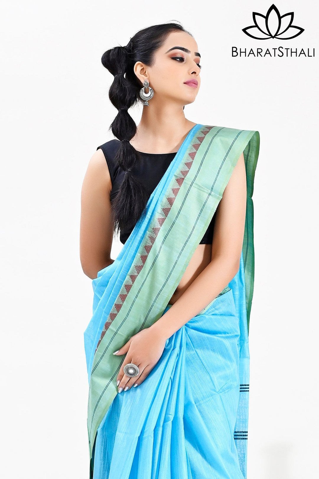 Sky Blue Color Silk Cotton Solid Maheshwari Handloom Saree